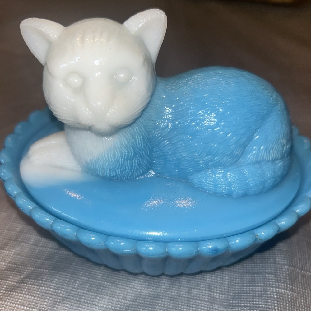 Blue White Slag Glass Cat on Nest Covered Dish Trinket Box Westmoreland Style